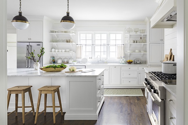 Baltos virtuvės baldų dizainas