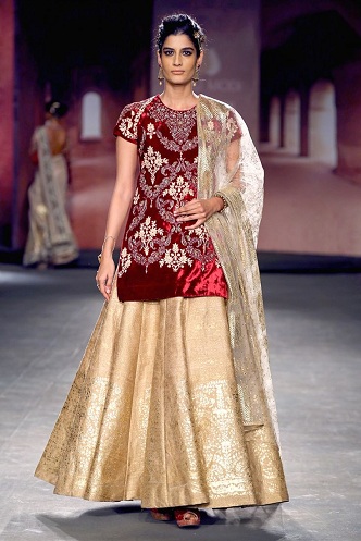 Aukso spalvos „Lehenga“ rinkinys
