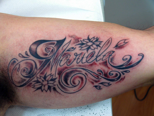 Tatuiruotės raidžių vardo dizainas ant rankų