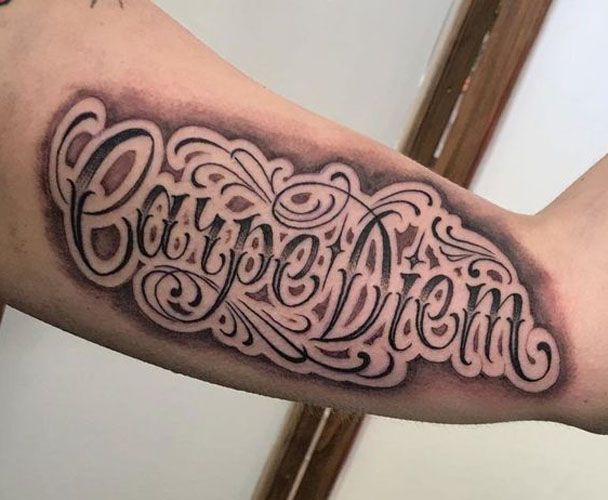 Geriausi raidžių tatuiruočių dizainai 9
