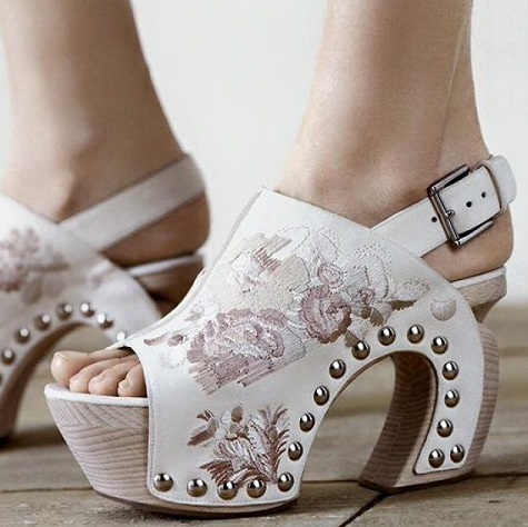 Dizainerių balti batai moterims