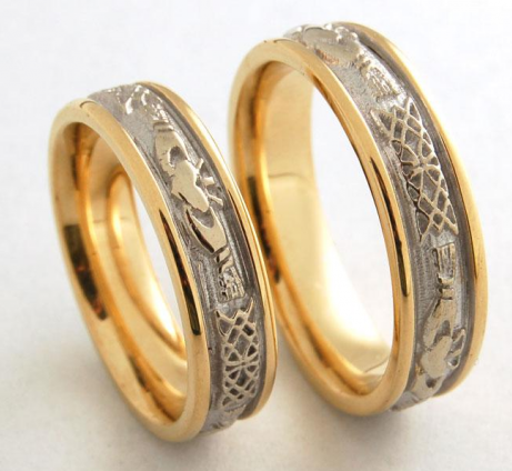 Išskirtiniai titano aukso reljefiniai porų žiedai