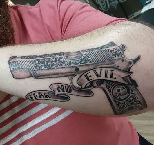 Resimlerle En İyi Silah Dövme Tasarımları 8