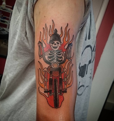 skeleto baikerio tatuiruotės dizainas