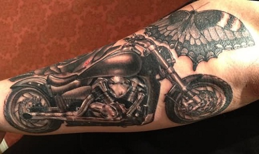 Nuostabus motociklų tatuiruotės dizainas