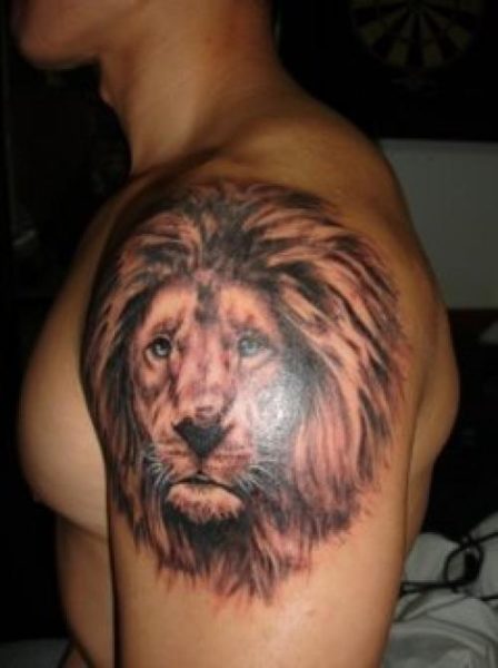 Pusiau rankovių liūto galvos tatuiruotės dizainas vyrams