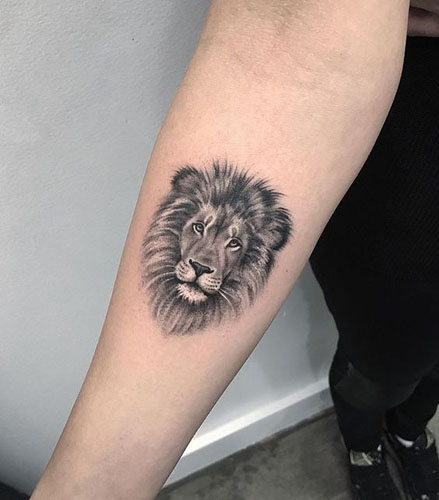 Liūto galvos tatuiruotės dizainas
