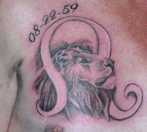 Göğüste Astrolojik Aslan Dövmesi