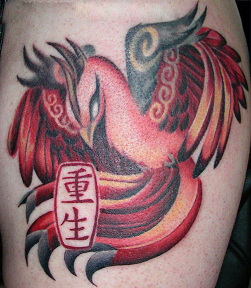 Kanji Phoenix tatuiruotė ant šlaunies