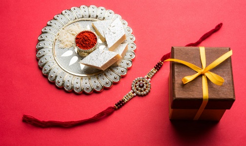 „Smart Watch“ dovanos Raksha Bandhan
