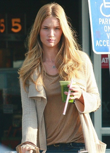 Makyajsız Rosie Huntington Whiteley3