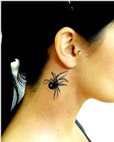 voras-tatuiruotė ant kaklo