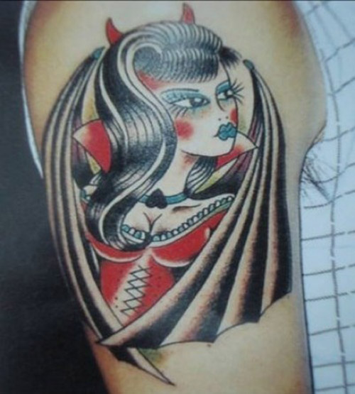 Velnio merginos tatuiruotės menas ant rankos