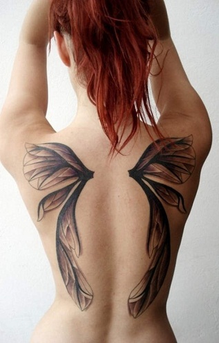 Pasakų sparnų tatuiruočių mergina