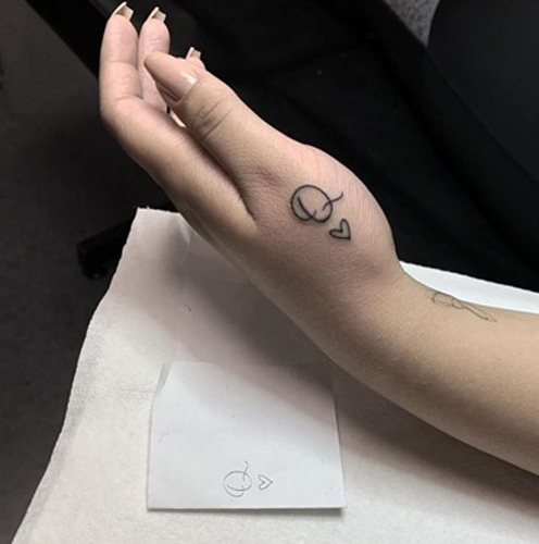Stilingi „Letter Q“ tatuiruočių dizainai