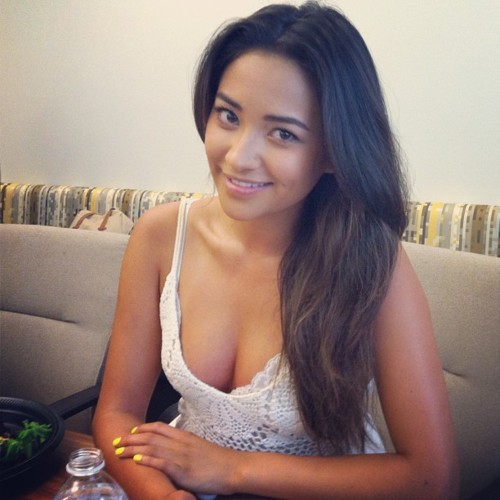 Shay Mitchell be makiažo 4