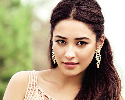 Shay Mitchell Makyajsız 7