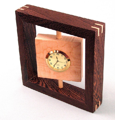 Mažo medinio laikrodžio dizainas