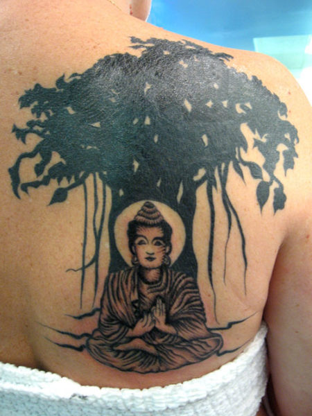 Omuzda Bodhi Ağacı Buda Dövme Tasarımları