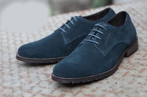 Tamsiai mėlynos odos dizainerių batai vyrams