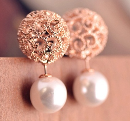 Dvipusiai perlų auksiniai auskarai