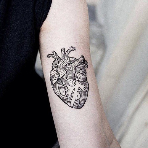 Širdies linijos darbo tatuiruotė