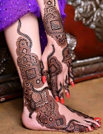 Pėdų juodos spalvos Mehendi dizainas