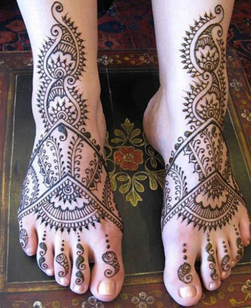 Abstrakčios pėdos Mehndi dizainas