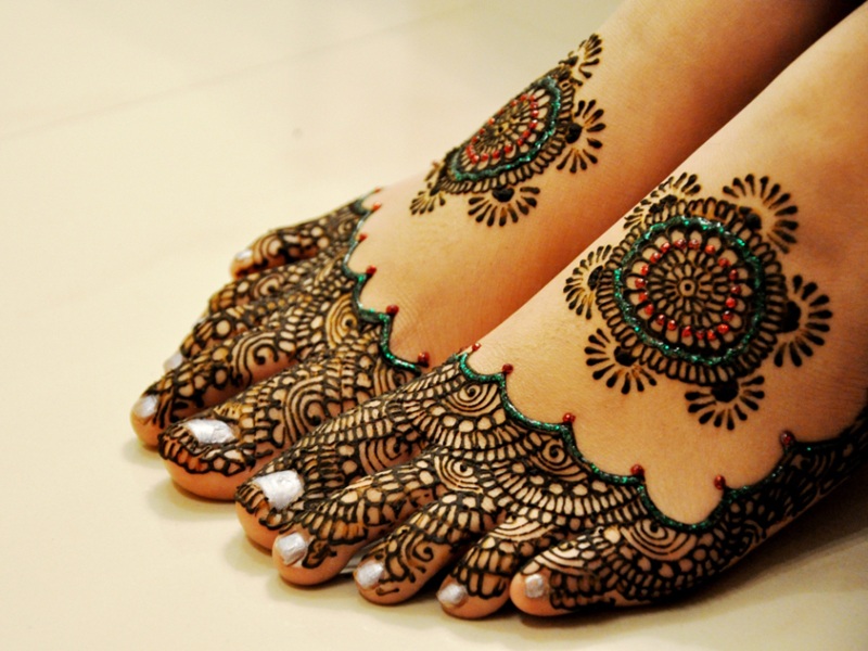 Pėdų Mehndi dizainas jūsų gražioms pėdoms