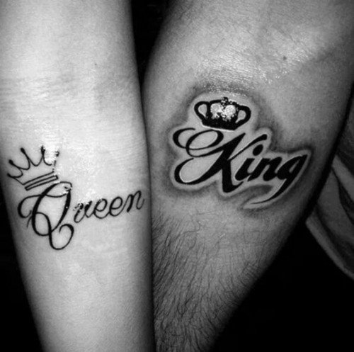 Karaliaus ir karalienės raidės N karūnos tatuiruotė
