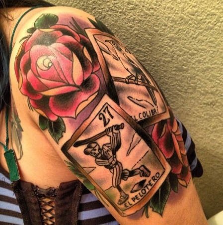 Kortelių tatuiruotė su spalvotos rožių tatuiruotės dizainu