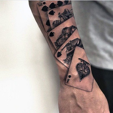 Kortų kaladės tatuiruočių dizainas