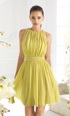 Vakarėlyje dėvėkite geltoną suknelę
