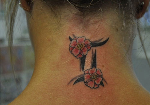 Gėlių Dvynių kaklo tatuiruotės