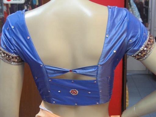 Pattu sarees 11 için bluz arka boyun tasarımları