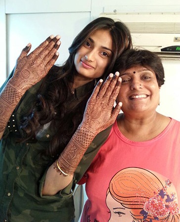 „Veena Nagda Mehndi“ dizainas