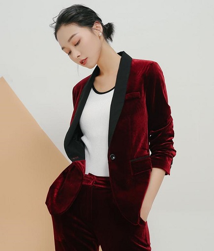 „Red Velvet Blazer“ moteriškas švarkas