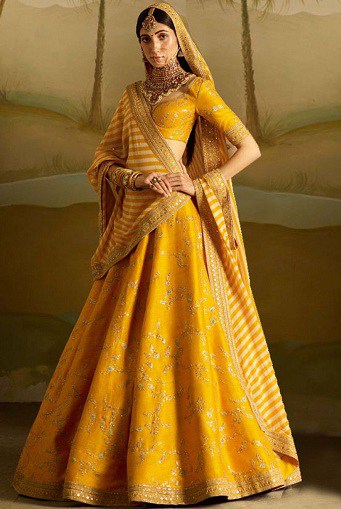 Dizaineris Lehenga geltonos spalvos