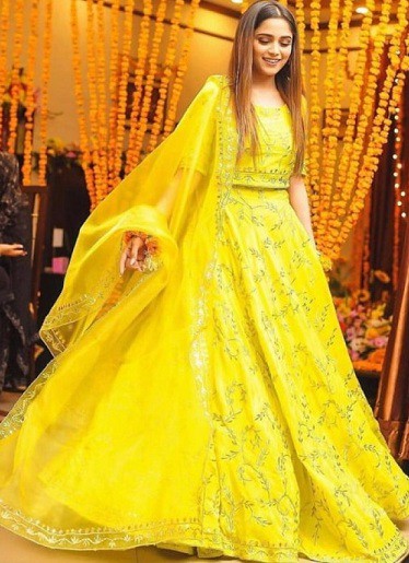 Haldi İçin Sarı Lehenga