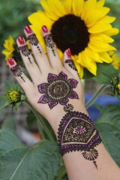 Marwari Mehndi dizainas su akmenimis