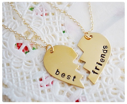 En İyi Arkadaş için İki Parçalı Kalp Lockets
