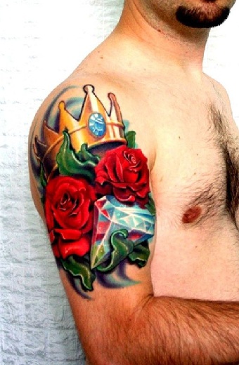 Karūnos tatuiruotė su gėlėmis