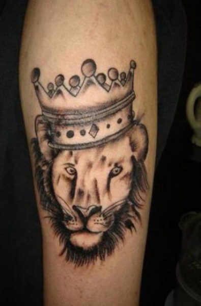 Karūnos tatuiruotė su liūtu