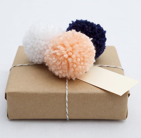 Pompom dovanų pakavimas