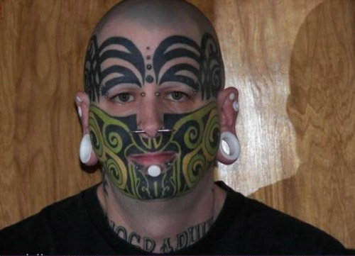 Retarduotas juokingas veido tatuiruotės dizainas
