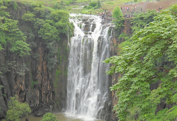 patalpani-waterfall_indore-tourist-places