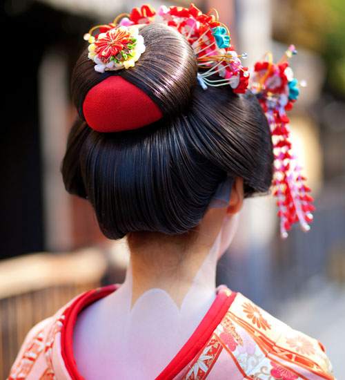 Japoniška plaukų bandelė su kimono