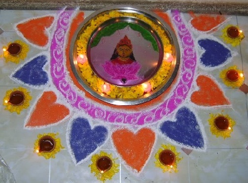 Tabakta Rangoli Toz Tasarımı