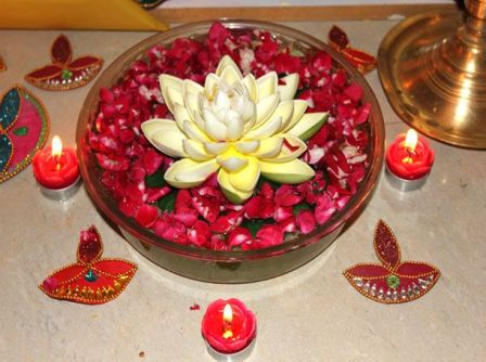 Lotus Rangoli vandenyje