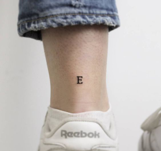Paprastas „E“ raidžių dizainas